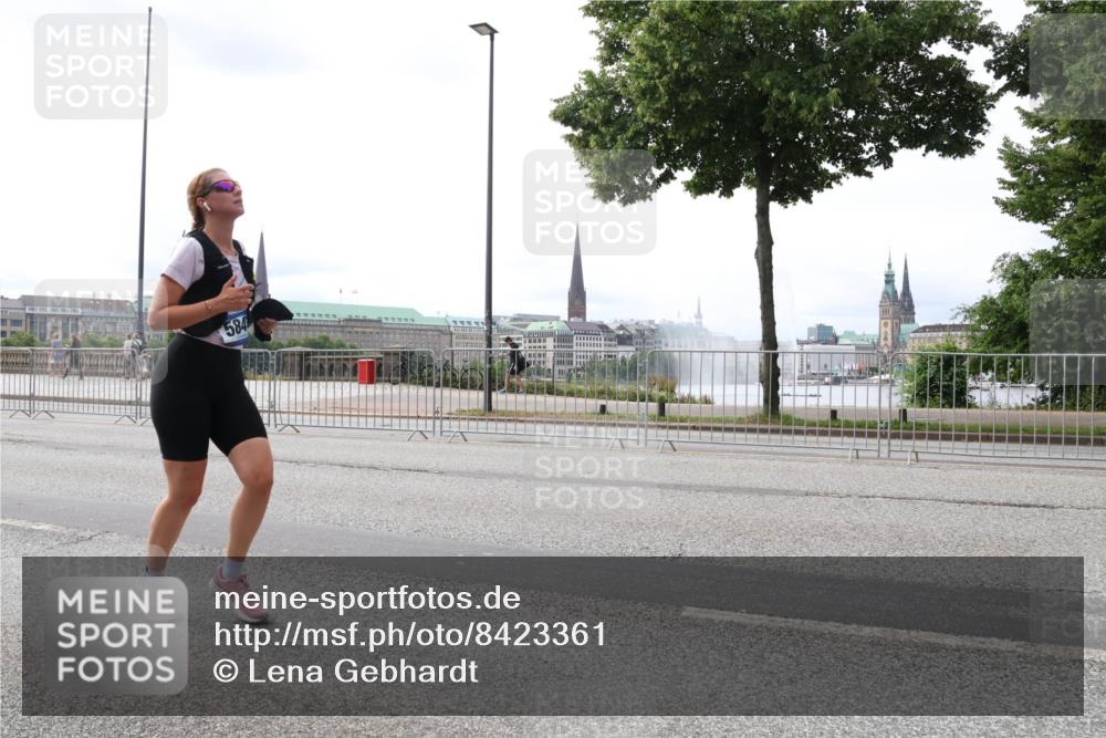29.06.2025 - hella hamburg halbmarathon Lena Gebhardt http://msf.ph/oto/8423361 29.06.2025 10:28:12 Lombardsbrücke 584, 1148, 3445, 5177, 5369, 5604, 5847, 6632, 7497, 7667, 7980, 8215, 8327, 9567, 9653, 9654, 9688, 11692, 11739, 12780, 12823, 12842, 13043, 13045, 13296, 13400, 13568, 13678, 13860, 14017, 14155, 15123, 15607, 15608, 16569, 16804, 18256, 18604, 18626, 19180 meine-sportfotos.de
