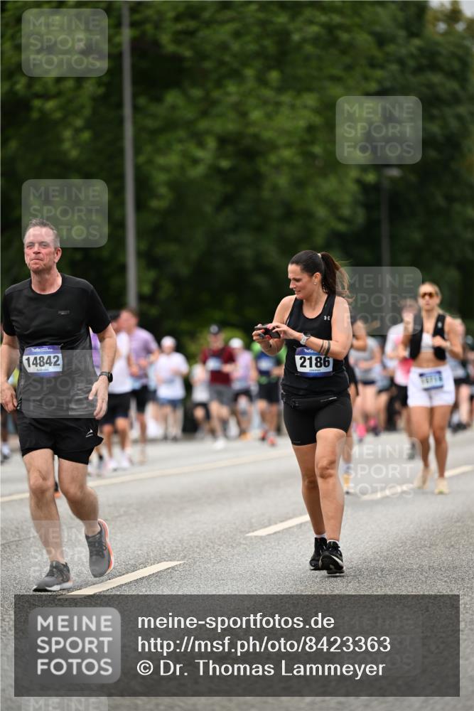 29.06.2025 - hella hamburg halbmarathon Dr. Thomas Lammeyer http://msf.ph/oto/8423363 29.06.2025 10:48:51 Kennedybrücke 1026, 1095, 1802, 1804, 2073, 2186, 2692, 3065, 3596, 4215, 4968, 5127, 5355, 5730, 5731, 6036, 6895, 7489, 7610, 7818, 8763, 8870, 9331, 9333, 10285, 10303, 10304, 10707 meine-sportfotos.de