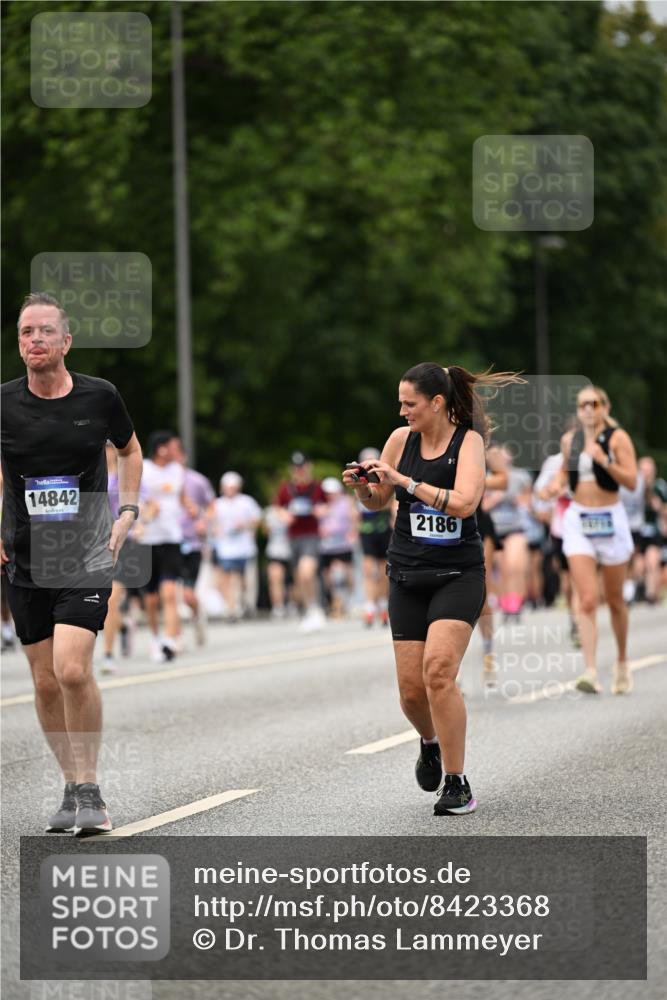 29.06.2025 - hella hamburg halbmarathon Dr. Thomas Lammeyer http://msf.ph/oto/8423368 29.06.2025 10:48:51 Kennedybrücke 1026, 1095, 1802, 1804, 2073, 2186, 2692, 3065, 3596, 4215, 4968, 5127, 5355, 5730, 5731, 6036, 6895, 7489, 7610, 7818, 8763, 8870, 9331, 9333, 10285, 10303, 10304, 10707 meine-sportfotos.de