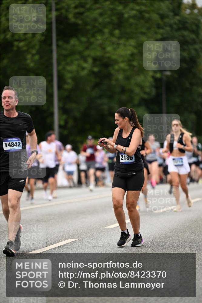 29.06.2025 - hella hamburg halbmarathon Dr. Thomas Lammeyer http://msf.ph/oto/8423370 29.06.2025 10:48:51 Kennedybrücke 1026, 1095, 1802, 1804, 2073, 2186, 2692, 3065, 3596, 4215, 4968, 5127, 5355, 5730, 5731, 6036, 6895, 7489, 7610, 7818, 8763, 8870, 9331, 9333, 10285, 10303, 10304, 10707 meine-sportfotos.de