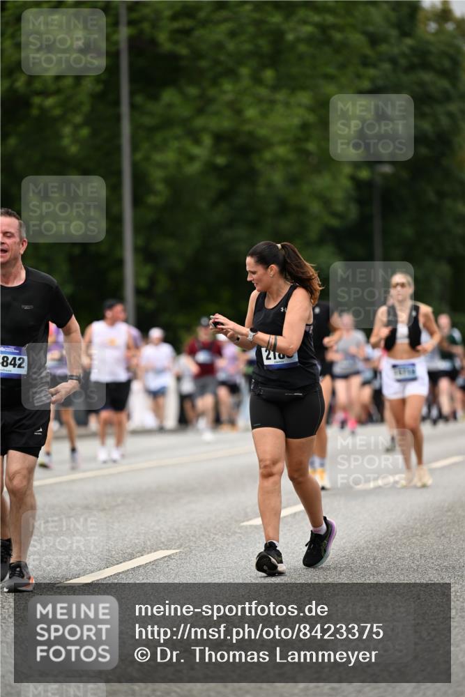 29.06.2025 - hella hamburg halbmarathon Dr. Thomas Lammeyer http://msf.ph/oto/8423375 29.06.2025 10:48:51 Kennedybrücke 1026, 1095, 1802, 1804, 2073, 2186, 2692, 3065, 3596, 4215, 4968, 5127, 5355, 5730, 5731, 6036, 6895, 7489, 7610, 7818, 8763, 8870, 9331, 9333, 10285, 10303, 10304, 10707 meine-sportfotos.de