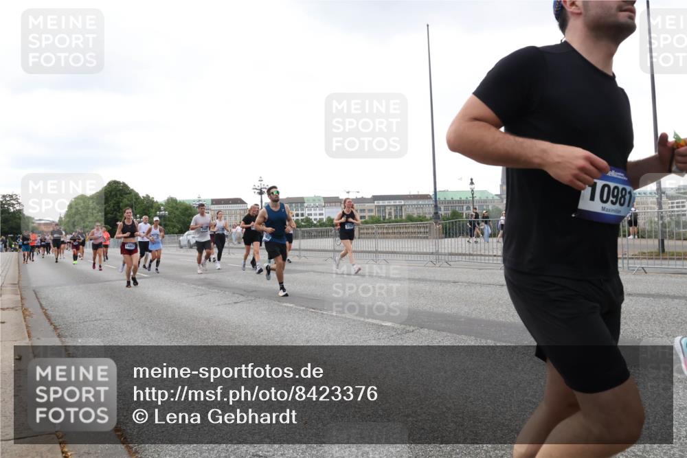 29.06.2025 - hella hamburg halbmarathon Lena Gebhardt http://msf.ph/oto/8423376 29.06.2025 10:53:01 Lombardsbrücke 14807, 3787, 10981, 1369, 1826, 2146, 2291, 2362, 2409, 2701, 2983, 2988, 3140, 3227, 3787, 4591, 4626, 4729, 5428, 6135, 6521, 7032, 7483, 7511, 7681, 7737, 8414, 8641, 9068, 9070, 9545, 10055, 10417, 10568, 10600, 10661, 10879, 10928, 10981, 11520, 11524, 11919, 12127, 12128, 12193, 12700, 12994, 13489, 13916, 13917, 14009, 14038, 14765, 14807, 14977, 14979, 16137 meine-sportfotos.de