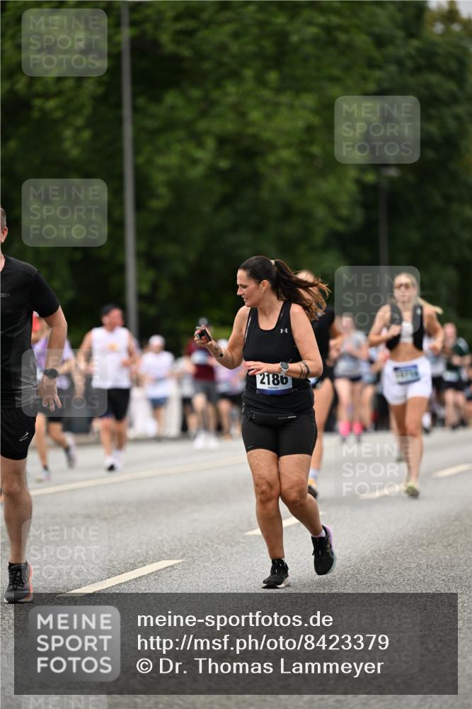29.06.2025 - hella hamburg halbmarathon Dr. Thomas Lammeyer http://msf.ph/oto/8423379 29.06.2025 10:48:51 Kennedybrücke 1026, 1095, 1802, 1804, 2073, 2186, 2692, 3065, 3596, 4215, 4968, 5127, 5355, 5730, 5731, 6036, 6895, 7489, 7610, 7818, 8763, 8870, 9331, 9333, 10285, 10303, 10304, 10707 meine-sportfotos.de