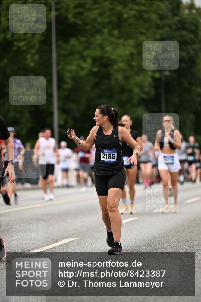 29.06.2025 - hella hamburg halbmarathon Dr. Thomas Lammeyer http://msf.ph/oto/8423387 29.06.2025 10:48:52 Kennedybrücke 1026, 1095, 1802, 1804, 2073, 2186, 2692, 3065, 3596, 4215, 4968, 5127, 5355, 5730, 5731, 6036, 6895, 7489, 7610, 7818, 8763, 8870, 9331, 9333, 10303, 10304, 10707 meine-sportfotos.de