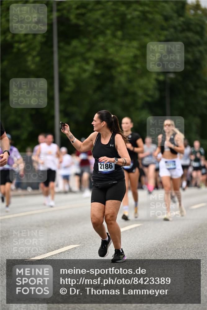 29.06.2025 - hella hamburg halbmarathon Dr. Thomas Lammeyer http://msf.ph/oto/8423389 29.06.2025 10:48:52 Kennedybrücke 1026, 1095, 1802, 1804, 2073, 2186, 2692, 3065, 3596, 4215, 4968, 5127, 5355, 5730, 5731, 6036, 6895, 7489, 7610, 7818, 8763, 8870, 9331, 9333, 10303, 10304, 10707 meine-sportfotos.de