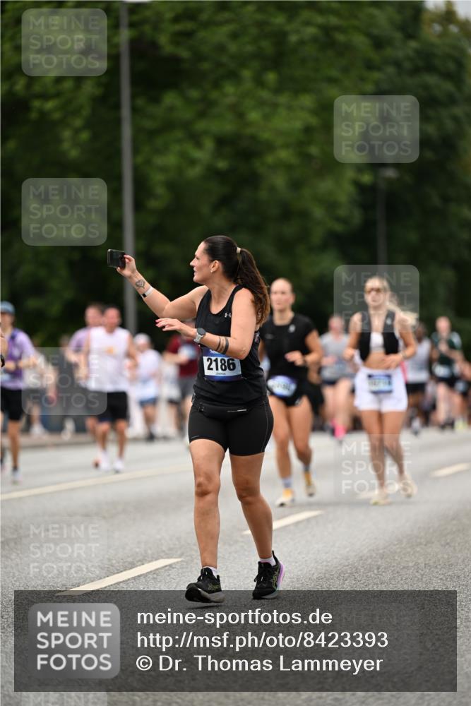 29.06.2025 - hella hamburg halbmarathon Dr. Thomas Lammeyer http://msf.ph/oto/8423393 29.06.2025 10:48:52 Kennedybrücke 1026, 1095, 1802, 1804, 2073, 2186, 2692, 3065, 3596, 4215, 4968, 5127, 5355, 5730, 5731, 6036, 6895, 7489, 7610, 7818, 8763, 8870, 9331, 9333, 10303, 10304, 10707 meine-sportfotos.de