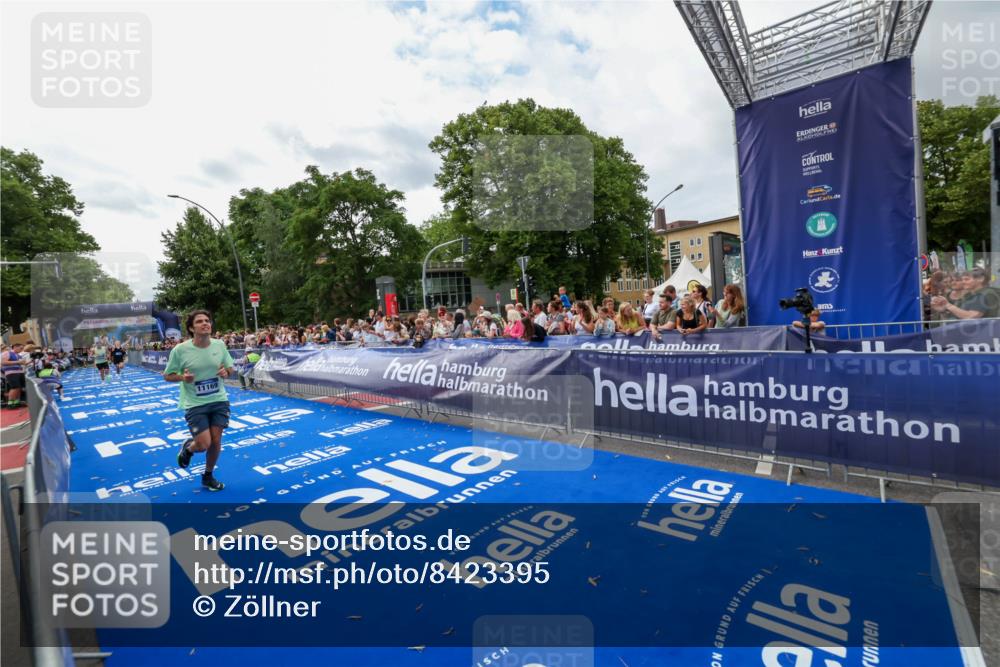 29.06.2025 - hella hamburg halbmarathon Zöllner http://msf.ph/oto/8423395 29.06.2025 10:33:08 Ziel 6473, 11169, 14276, 17802 meine-sportfotos.de