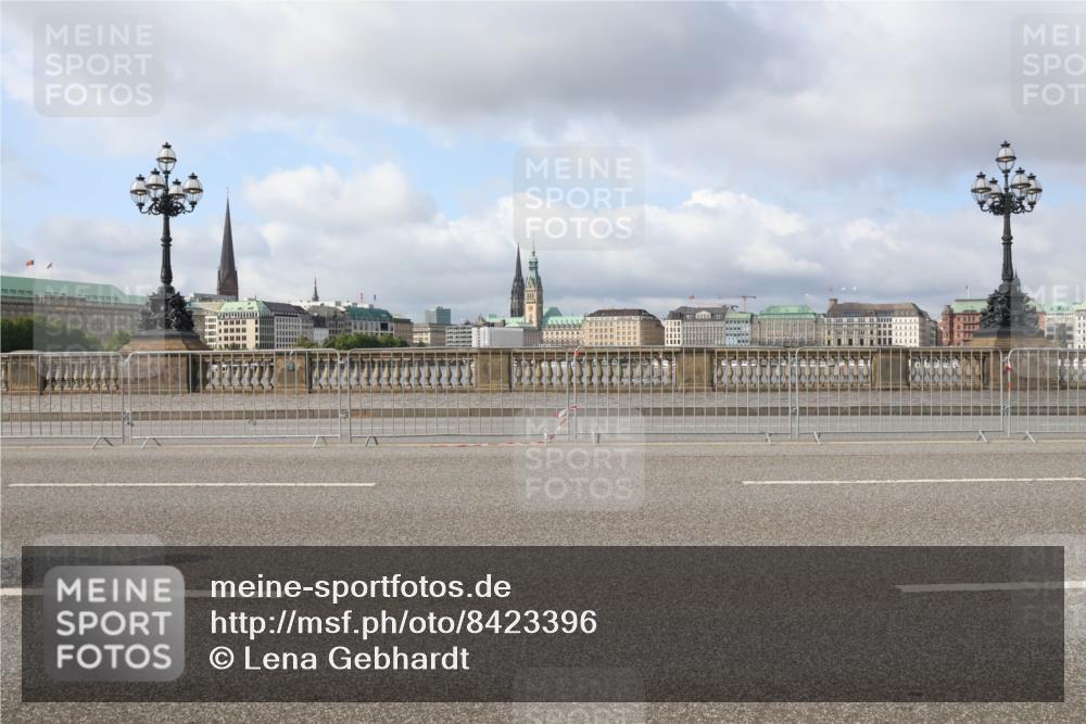 29.06.2025 - hella hamburg halbmarathon Lena Gebhardt http://msf.ph/oto/8423396 29.06.2025 08:58:10 Lombardsbrücke  meine-sportfotos.de