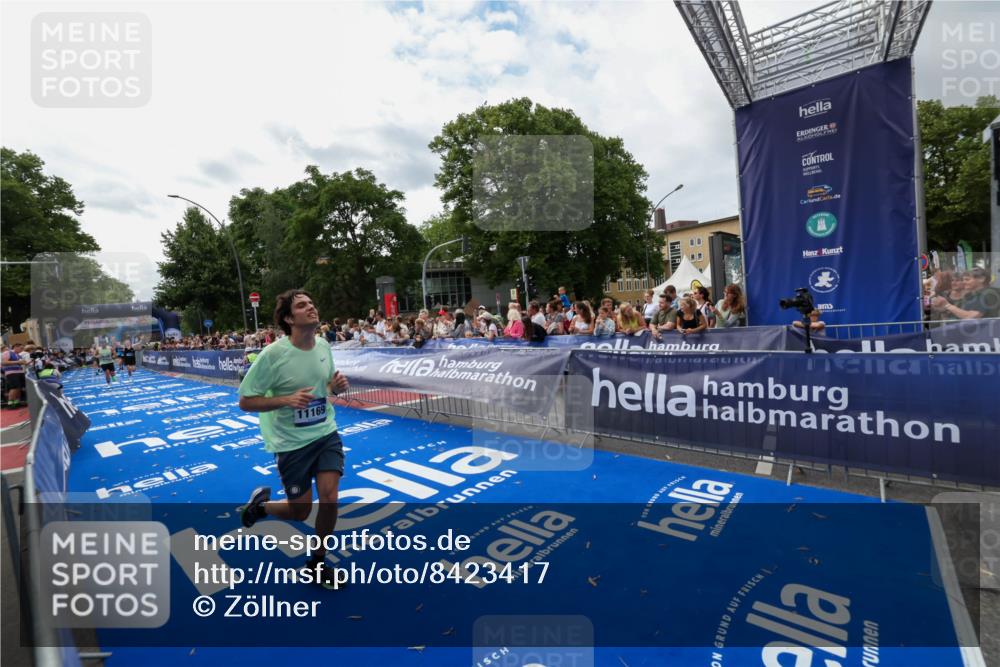 29.06.2025 - hella hamburg halbmarathon Zöllner http://msf.ph/oto/8423417 29.06.2025 10:33:08 Ziel 6473, 11169, 14276, 17802 meine-sportfotos.de