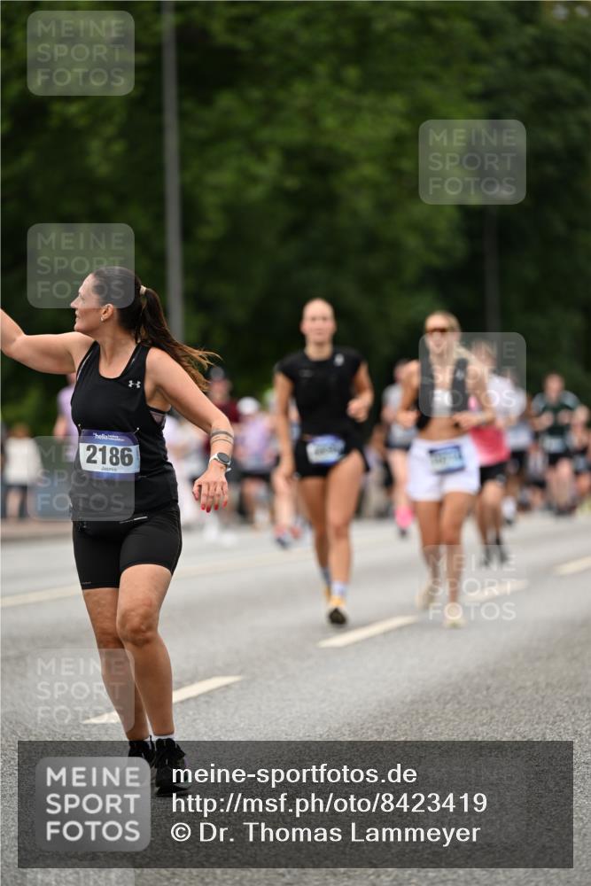 29.06.2025 - hella hamburg halbmarathon Dr. Thomas Lammeyer http://msf.ph/oto/8423419 29.06.2025 10:48:53 Kennedybrücke 1095, 1802, 1804, 2073, 2186, 2692, 3065, 3596, 4215, 4968, 5127, 5355, 5730, 5731, 6036, 6895, 7489, 7610, 7818, 8763, 8870, 9331, 9333, 10303, 10304, 10707 meine-sportfotos.de