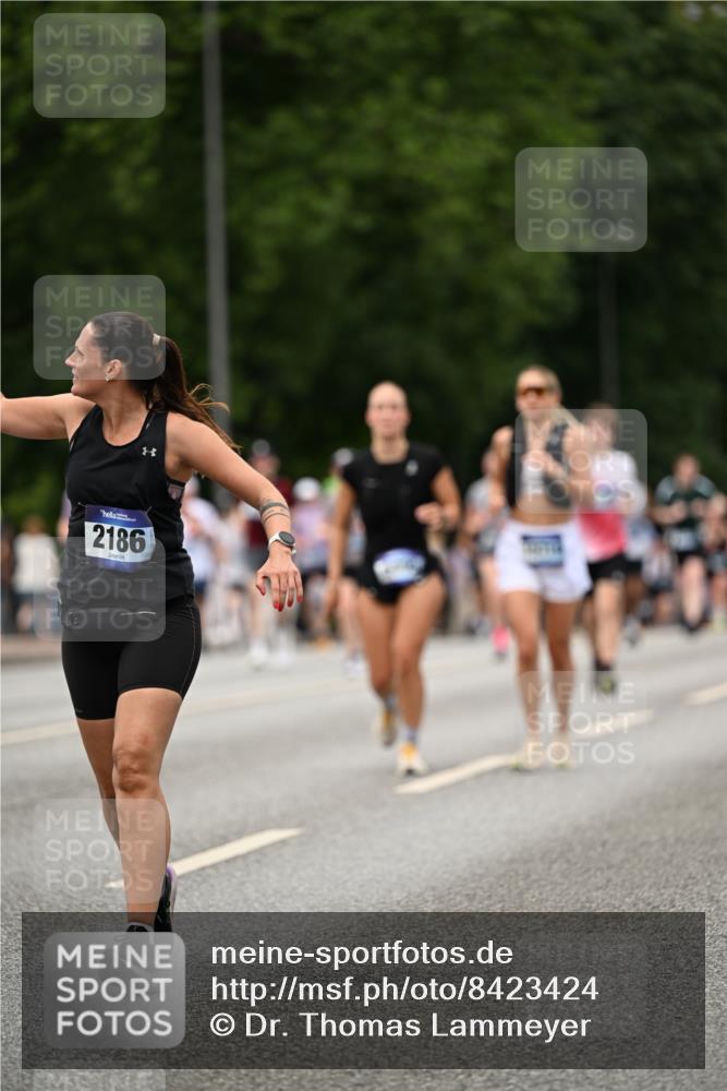 29.06.2025 - hella hamburg halbmarathon Dr. Thomas Lammeyer http://msf.ph/oto/8423424 29.06.2025 10:48:53 Kennedybrücke 1095, 1802, 1804, 2073, 2186, 2692, 3065, 3596, 4215, 4968, 5127, 5355, 5730, 5731, 6036, 6895, 7489, 7610, 7818, 8763, 8870, 9331, 9333, 10303, 10304, 10707 meine-sportfotos.de