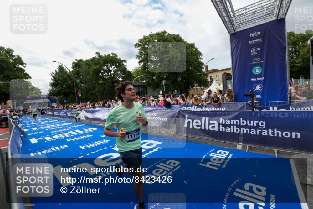 29.06.2025 - hella hamburg halbmarathon Zöllner http://msf.ph/oto/8423426 29.06.2025 10:33:09 Ziel 1910, 6473, 11169, 14276, 17802 meine-sportfotos.de