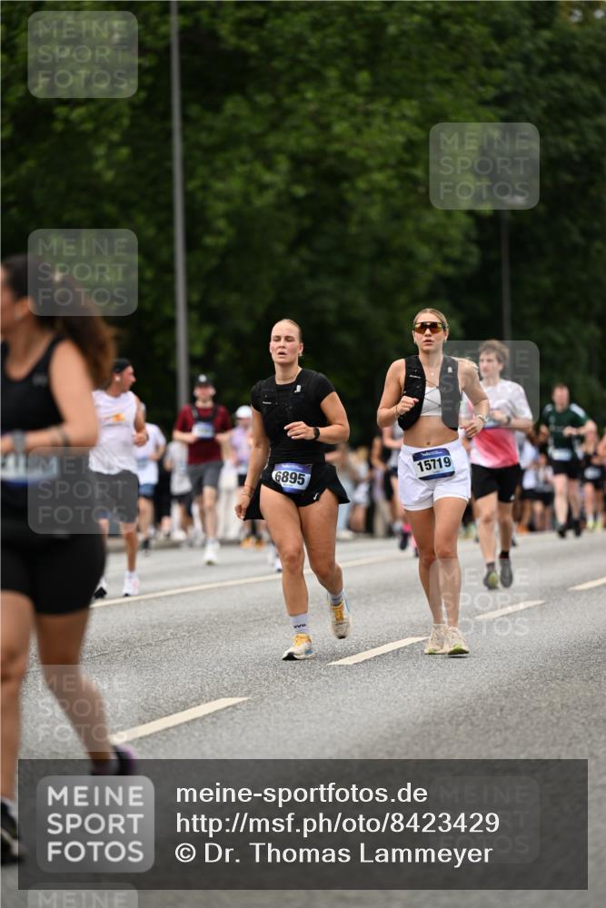 29.06.2025 - hella hamburg halbmarathon Dr. Thomas Lammeyer http://msf.ph/oto/8423429 29.06.2025 10:48:54 Kennedybrücke 1095, 2073, 2186, 2692, 3065, 3506, 3596, 4215, 4968, 5355, 5730, 5731, 6036, 6895, 7489, 7610, 7818, 8763, 8870, 9331, 9333, 10303, 10304, 10707 meine-sportfotos.de