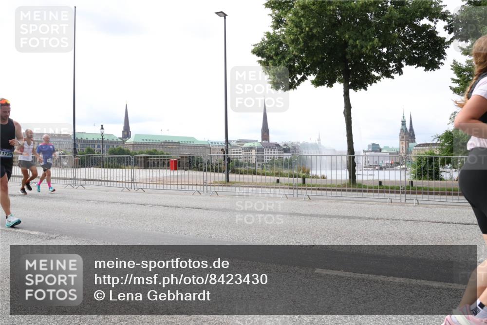 29.06.2025 - hella hamburg halbmarathon Lena Gebhardt http://msf.ph/oto/8423430 29.06.2025 10:28:13 Lombardsbrücke 11739, 1148, 3445, 5177, 5369, 5604, 5847, 6632, 7497, 7667, 7980, 8215, 8327, 9567, 9653, 9654, 9688, 11692, 11739, 12780, 12823, 12842, 13045, 13296, 13400, 13568, 13678, 13860, 14017, 14155, 15123, 15607, 15608, 16569, 16804, 18256, 18604, 18626, 19180 meine-sportfotos.de