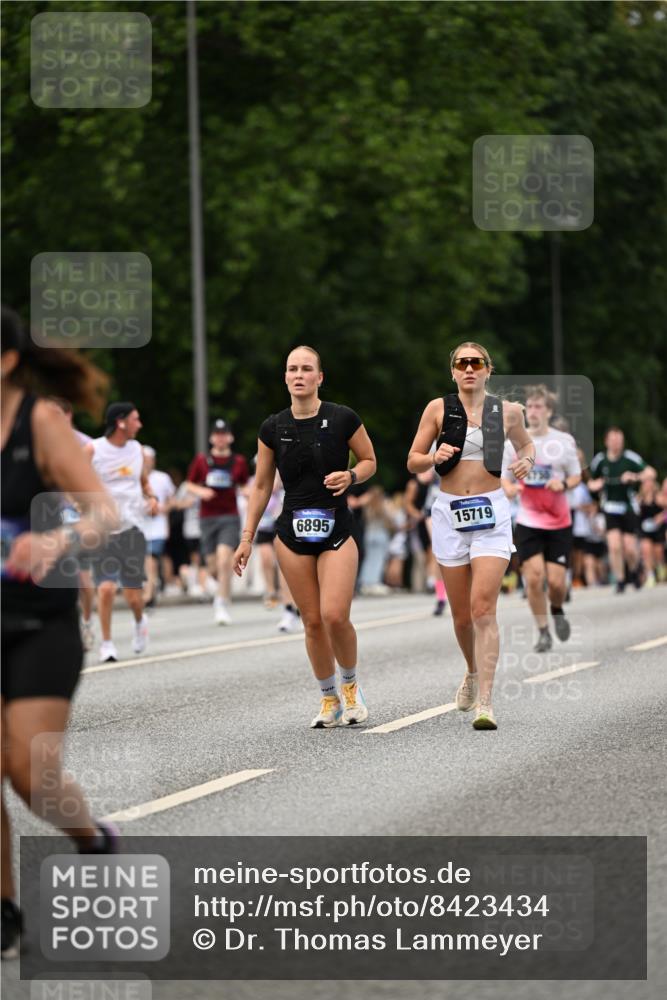 29.06.2025 - hella hamburg halbmarathon Dr. Thomas Lammeyer http://msf.ph/oto/8423434 29.06.2025 10:48:54 Kennedybrücke 1095, 2073, 2186, 2692, 3065, 3506, 3596, 4215, 4968, 5355, 5730, 5731, 6036, 6895, 7489, 7610, 7818, 8763, 8870, 9331, 9333, 10303, 10304, 10707 meine-sportfotos.de