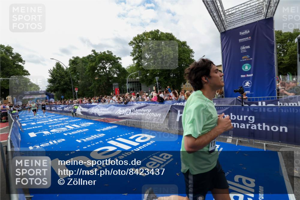 29.06.2025 - hella hamburg halbmarathon Zöllner http://msf.ph/oto/8423437 29.06.2025 10:33:09 Ziel 1910, 6473, 11169, 14276, 17802 meine-sportfotos.de