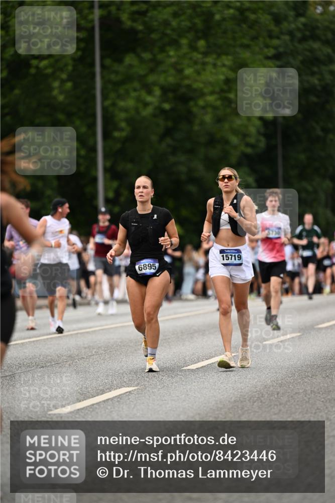 29.06.2025 - hella hamburg halbmarathon Dr. Thomas Lammeyer http://msf.ph/oto/8423446 29.06.2025 10:48:54 Kennedybrücke 1095, 2073, 2186, 2692, 3065, 3506, 3596, 4215, 4968, 5355, 5730, 5731, 6036, 6895, 7489, 7610, 7818, 8763, 8870, 9331, 9333, 10303, 10304, 10707 meine-sportfotos.de