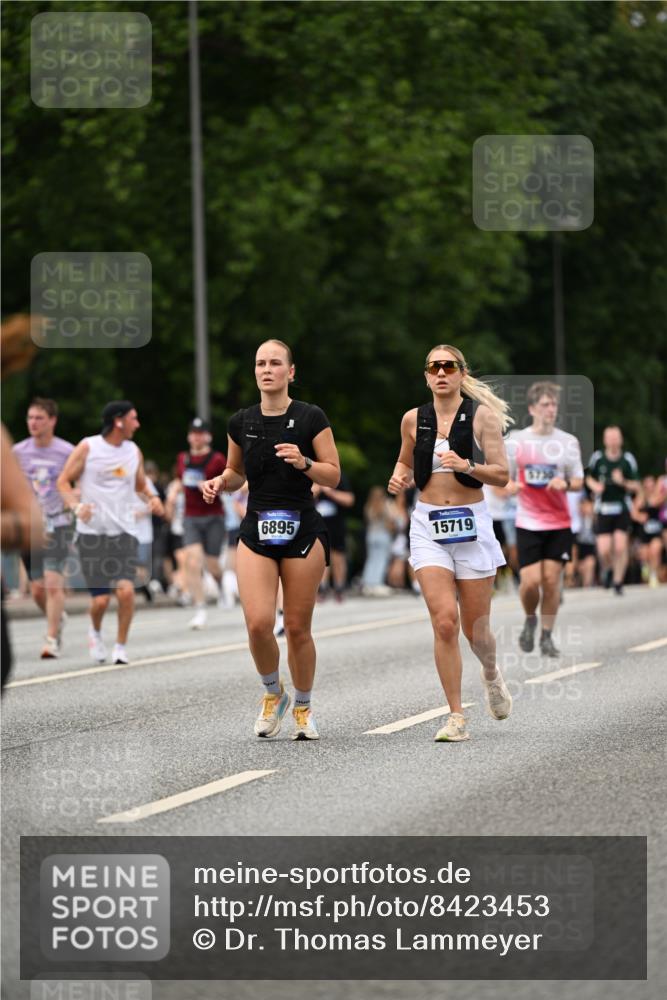 29.06.2025 - hella hamburg halbmarathon Dr. Thomas Lammeyer http://msf.ph/oto/8423453 29.06.2025 10:48:54 Kennedybrücke 1095, 2073, 2186, 2692, 3065, 3506, 3596, 4215, 4968, 5355, 5730, 5731, 6036, 6895, 7489, 7610, 7818, 8763, 8870, 9331, 9333, 10303, 10304, 10707 meine-sportfotos.de