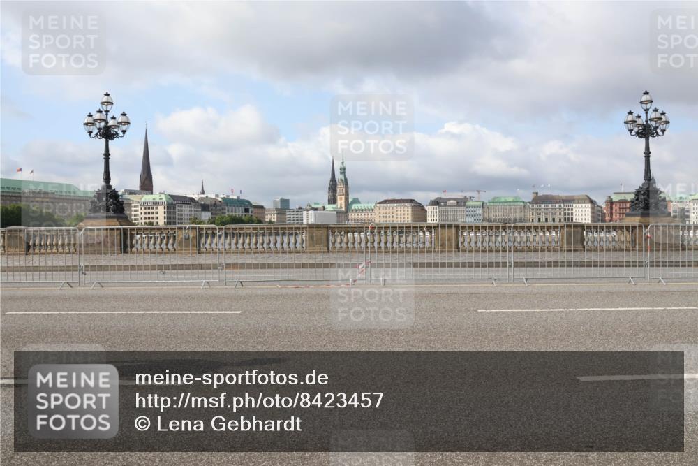 29.06.2025 - hella hamburg halbmarathon Lena Gebhardt http://msf.ph/oto/8423457 29.06.2025 08:58:10 Lombardsbrücke  meine-sportfotos.de