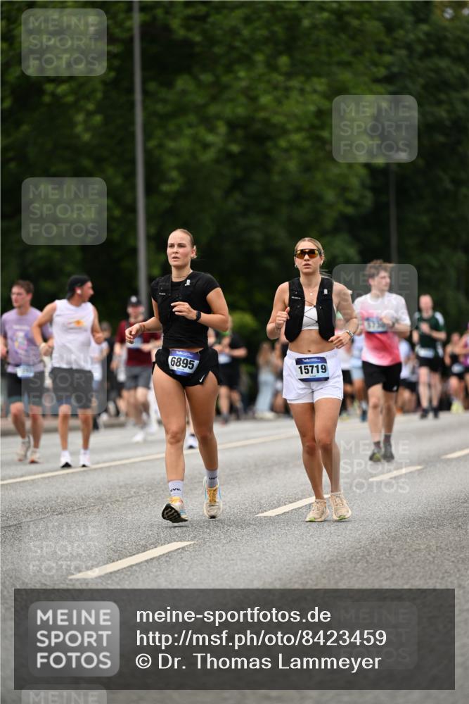 29.06.2025 - hella hamburg halbmarathon Dr. Thomas Lammeyer http://msf.ph/oto/8423459 29.06.2025 10:48:54 Kennedybrücke 1095, 2073, 2186, 2692, 3065, 3506, 3596, 4215, 4968, 5355, 5730, 5731, 6036, 6895, 7489, 7610, 7818, 8763, 8870, 9331, 9333, 10303, 10304, 10707 meine-sportfotos.de
