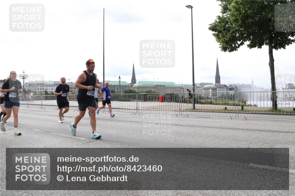 29.06.2025 - hella hamburg halbmarathon Lena Gebhardt http://msf.ph/oto/8423460 29.06.2025 10:28:13 Lombardsbrücke 11692, 11739, 1148, 3445, 5177, 5369, 5604, 5847, 6632, 7497, 7667, 7980, 8215, 8327, 9567, 9653, 9654, 9688, 11692, 11739, 12780, 12823, 12842, 13045, 13296, 13400, 13568, 13678, 13860, 14017, 14155, 15123, 15607, 15608, 16569, 16804, 18256, 18604, 18626, 19180 meine-sportfotos.de