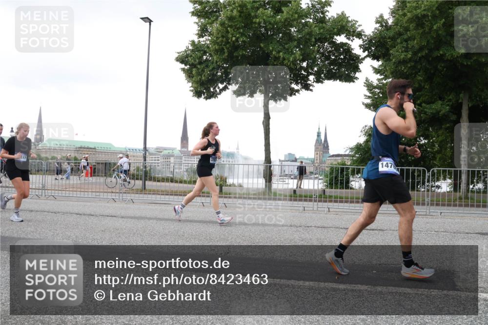 29.06.2025 - hella hamburg halbmarathon Lena Gebhardt http://msf.ph/oto/8423463 29.06.2025 10:53:04 Lombardsbrücke 17, 147, 1369, 1826, 2146, 2291, 2362, 2409, 2701, 2988, 3140, 3227, 3787, 4195, 4591, 4626, 4729, 5428, 6135, 6521, 7032, 7483, 7681, 7737, 8414, 8641, 9545, 9764, 10043, 10055, 10417, 10490, 10568, 10600, 10661, 10879, 10981, 11520, 11524, 11919, 12127, 12128, 12193, 12219, 12700, 12994, 13489, 13916, 13917, 14009, 14038, 14765, 14807, 14977, 14979, 16137 meine-sportfotos.de
