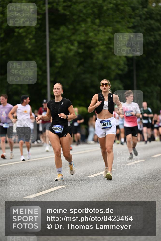 29.06.2025 - hella hamburg halbmarathon Dr. Thomas Lammeyer http://msf.ph/oto/8423464 29.06.2025 10:48:54 Kennedybrücke 1095, 2073, 2186, 2692, 3065, 3506, 3596, 4215, 4968, 5355, 5730, 5731, 6036, 6895, 7489, 7610, 7818, 8763, 8870, 9331, 9333, 10303, 10304, 10707 meine-sportfotos.de