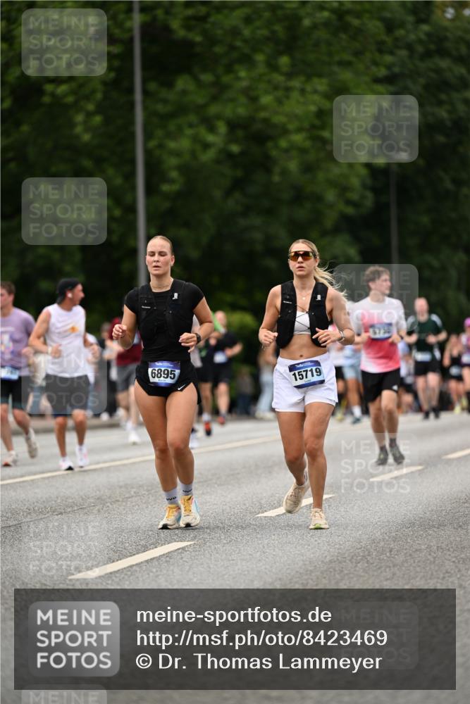 29.06.2025 - hella hamburg halbmarathon Dr. Thomas Lammeyer http://msf.ph/oto/8423469 29.06.2025 10:48:54 Kennedybrücke 1095, 2073, 2186, 2692, 3065, 3506, 3596, 4215, 4968, 5355, 5730, 5731, 6036, 6895, 7489, 7610, 7818, 8763, 8870, 9331, 9333, 10303, 10304, 10707 meine-sportfotos.de