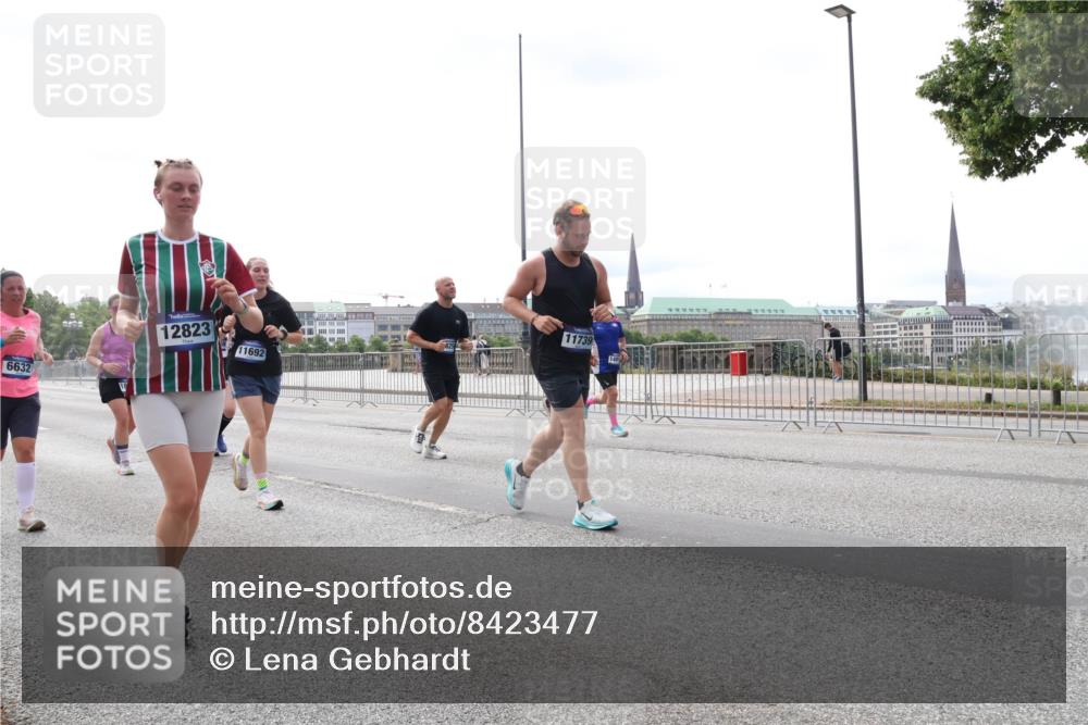 29.06.2025 - hella hamburg halbmarathon Lena Gebhardt http://msf.ph/oto/8423477 29.06.2025 10:28:14 Lombardsbrücke 6632, 12823, 11692, 11739, 1148, 3445, 5177, 5369, 5604, 5847, 6632, 7497, 7667, 7980, 8215, 8327, 9567, 9653, 9654, 9855, 11692, 11739, 12780, 12823, 12842, 13045, 13296, 13400, 13568, 13678, 13860, 14017, 14155, 15123, 15607, 15608, 16569, 16804, 18256, 18604, 18626, 19180 meine-sportfotos.de