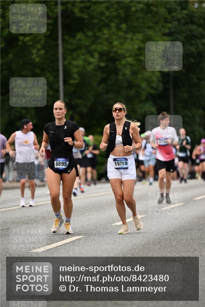 29.06.2025 - hella hamburg halbmarathon Dr. Thomas Lammeyer http://msf.ph/oto/8423480 29.06.2025 10:48:55 Kennedybrücke 1095, 2073, 2186, 2692, 3506, 3596, 4215, 4968, 5355, 5730, 5731, 6036, 6895, 7489, 7610, 7818, 8763, 8870, 9331, 9333, 10303, 10304, 10707 meine-sportfotos.de