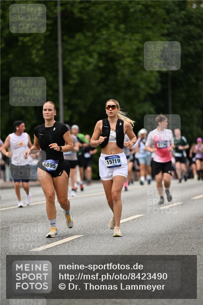 29.06.2025 - hella hamburg halbmarathon Dr. Thomas Lammeyer http://msf.ph/oto/8423490 29.06.2025 10:48:55 Kennedybrücke 1095, 2073, 2186, 2692, 3506, 3596, 4215, 4968, 5355, 5730, 5731, 6036, 6895, 7489, 7610, 7818, 8763, 8870, 9331, 9333, 10303, 10304, 10707 meine-sportfotos.de