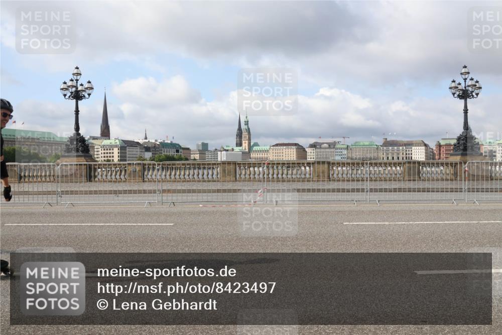 29.06.2025 - hella hamburg halbmarathon Lena Gebhardt http://msf.ph/oto/8423497 29.06.2025 08:58:10 Lombardsbrücke  meine-sportfotos.de