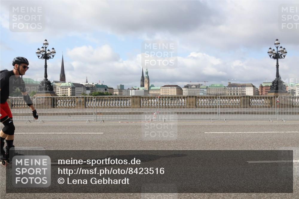 29.06.2025 - hella hamburg halbmarathon Lena Gebhardt http://msf.ph/oto/8423516 29.06.2025 08:58:10 Lombardsbrücke  meine-sportfotos.de