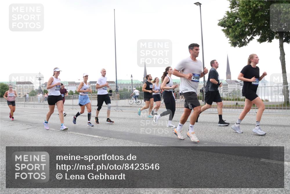 29.06.2025 - hella hamburg halbmarathon Lena Gebhardt http://msf.ph/oto/8423546 29.06.2025 10:53:05 Lombardsbrücke 12127, 152, 10055, 0417, 2988, 1369, 1826, 2146, 2291, 2362, 2409, 2701, 2988, 3140, 3227, 3787, 4195, 4591, 4626, 4729, 5428, 6135, 6521, 7032, 7483, 7681, 7737, 8212, 8414, 8641, 9545, 9764, 10043, 10055, 10417, 10490, 10568, 10600, 10661, 10879, 10981, 11520, 11524, 11919, 12127, 12128, 12193, 12219, 12700, 12994, 13489, 13916, 13917, 14009, 14038, 14765, 14807, 14977, 14979, 16137 meine-sportfotos.de