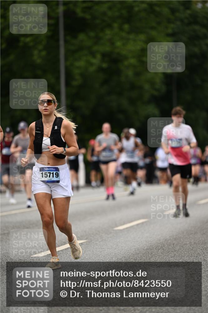 29.06.2025 - hella hamburg halbmarathon Dr. Thomas Lammeyer http://msf.ph/oto/8423550 29.06.2025 10:48:57 Kennedybrücke 1095, 2073, 2186, 2692, 3506, 3596, 4215, 4968, 5355, 5730, 5731, 6036, 6895, 6922, 7489, 7610, 7818, 8763, 8870, 9331, 9333, 10303, 10304, 10707 meine-sportfotos.de