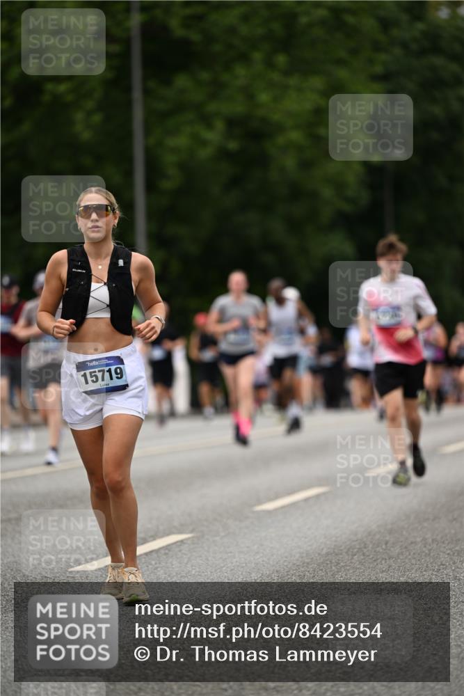 29.06.2025 - hella hamburg halbmarathon Dr. Thomas Lammeyer http://msf.ph/oto/8423554 29.06.2025 10:48:57 Kennedybrücke 1095, 2073, 2186, 2692, 3506, 3596, 4215, 4968, 5355, 5730, 5731, 6036, 6895, 6922, 7489, 7610, 7818, 8763, 8870, 9331, 9333, 10303, 10304, 10707 meine-sportfotos.de