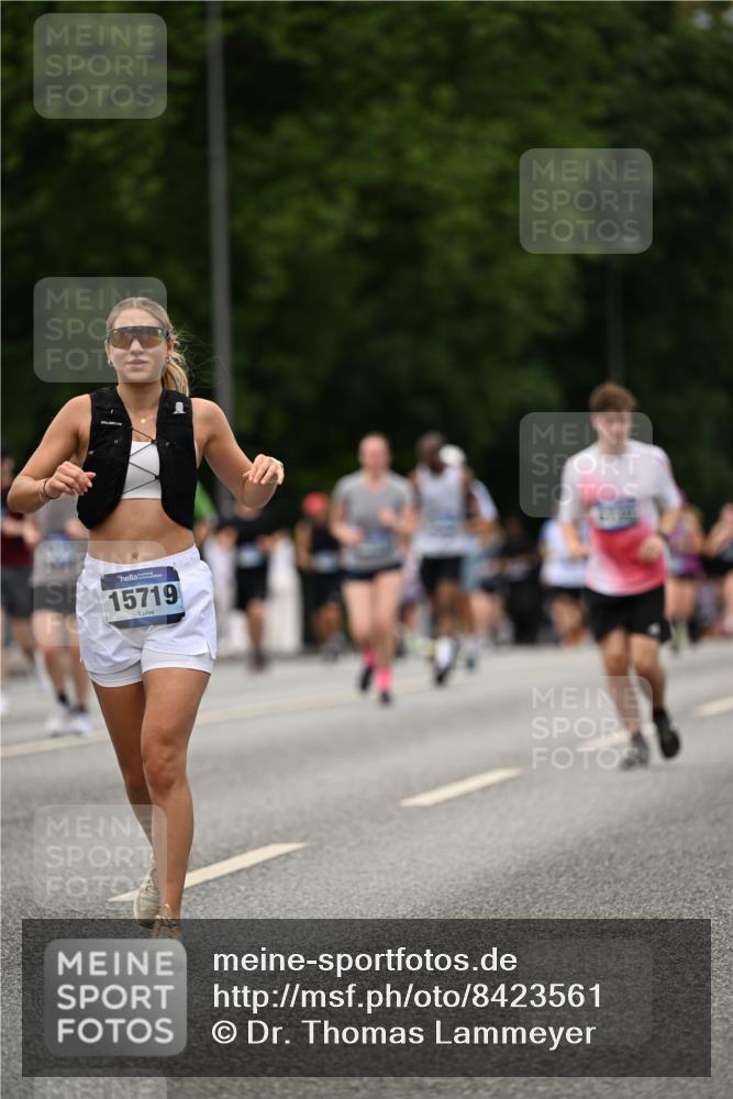 29.06.2025 - hella hamburg halbmarathon Dr. Thomas Lammeyer http://msf.ph/oto/8423561 29.06.2025 10:48:57 Kennedybrücke 1095, 2073, 2186, 2692, 3506, 3596, 4215, 4968, 5355, 5730, 5731, 6036, 6895, 6922, 7489, 7610, 7818, 8763, 8870, 9331, 9333, 10303, 10304, 10707 meine-sportfotos.de