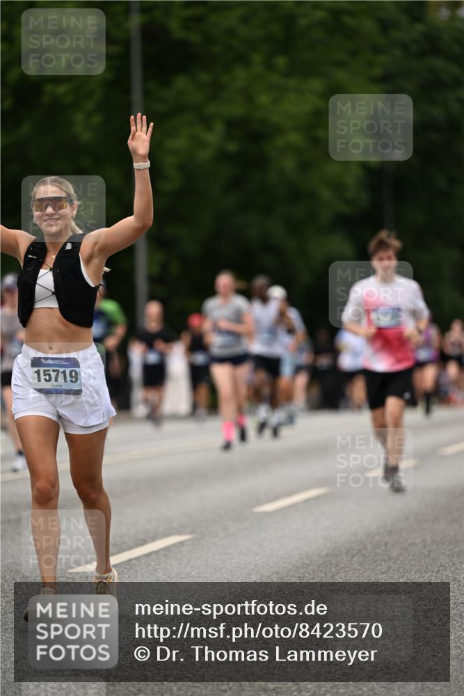 29.06.2025 - hella hamburg halbmarathon Dr. Thomas Lammeyer http://msf.ph/oto/8423570 29.06.2025 10:48:58 Kennedybrücke 1095, 2073, 2186, 2692, 3506, 3596, 4215, 4968, 5355, 5730, 5731, 6036, 6895, 6922, 7489, 7610, 7818, 8763, 8870, 9331, 9333, 10303, 10304, 10707 meine-sportfotos.de