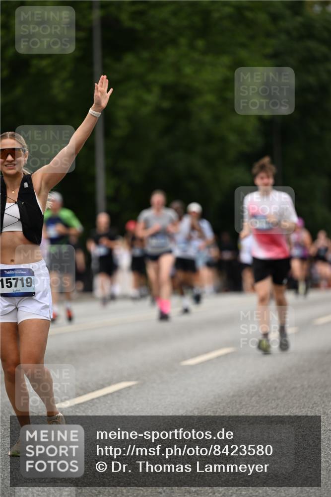 29.06.2025 - hella hamburg halbmarathon Dr. Thomas Lammeyer http://msf.ph/oto/8423580 29.06.2025 10:48:58 Kennedybrücke 1095, 2073, 2186, 2692, 3506, 3596, 4215, 4968, 5355, 5730, 5731, 6036, 6895, 6922, 7489, 7610, 7818, 8763, 8870, 9331, 9333, 10303, 10304, 10707 meine-sportfotos.de