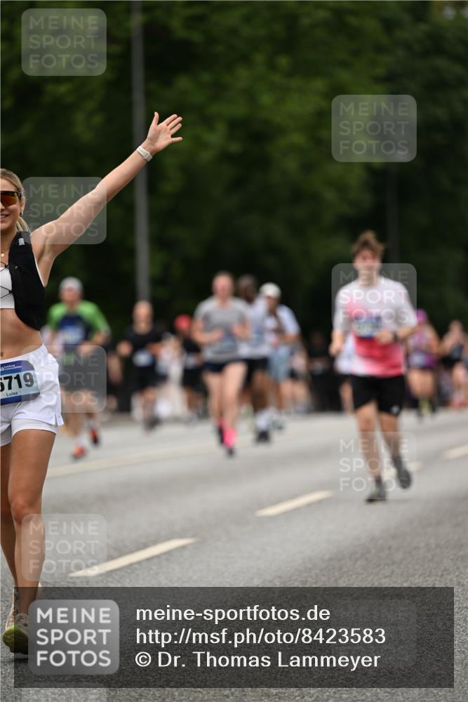 29.06.2025 - hella hamburg halbmarathon Dr. Thomas Lammeyer http://msf.ph/oto/8423583 29.06.2025 10:48:58 Kennedybrücke 1095, 2073, 2186, 2692, 3506, 3596, 4215, 4968, 5355, 5730, 5731, 6036, 6895, 6922, 7489, 7610, 7818, 8763, 8870, 9331, 9333, 10303, 10304, 10707 meine-sportfotos.de