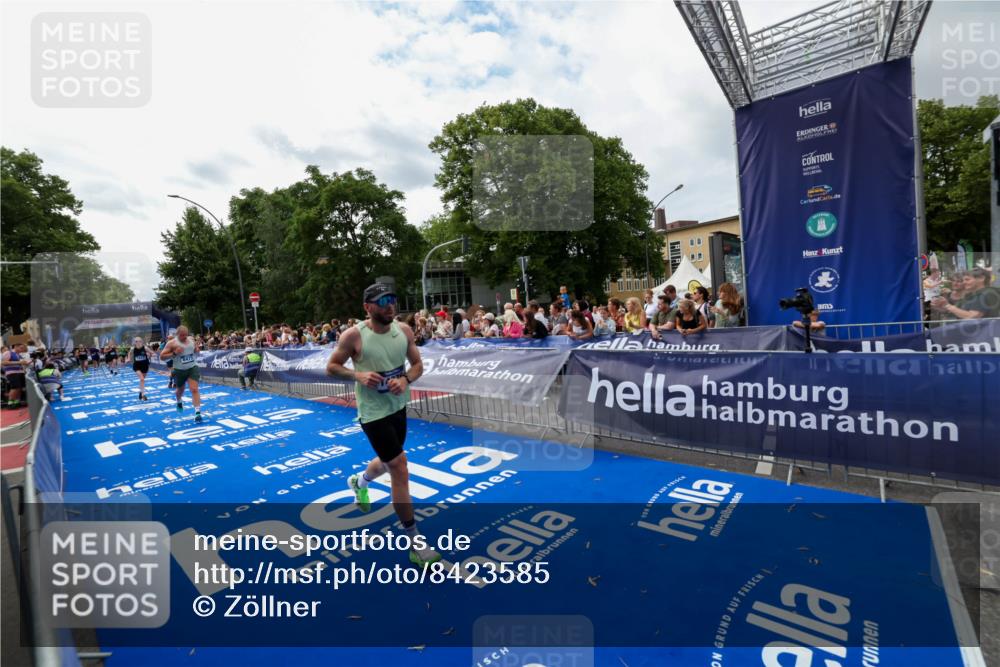 29.06.2025 - hella hamburg halbmarathon Zöllner http://msf.ph/oto/8423585 29.06.2025 10:33:14 Ziel 1910, 6473, 14167, 14276, 17175, 17802 meine-sportfotos.de