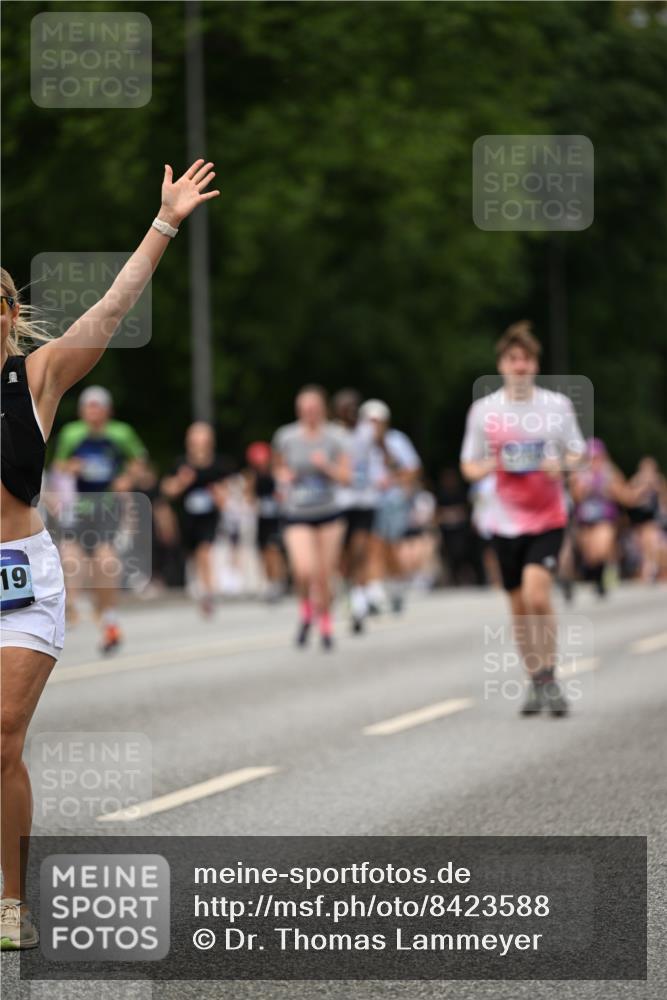 29.06.2025 - hella hamburg halbmarathon Dr. Thomas Lammeyer http://msf.ph/oto/8423588 29.06.2025 10:48:58 Kennedybrücke 1095, 2073, 2186, 2692, 3506, 3596, 4215, 4968, 5355, 5730, 5731, 6036, 6895, 6922, 7489, 7610, 7818, 8763, 8870, 9331, 9333, 10303, 10304, 10707 meine-sportfotos.de