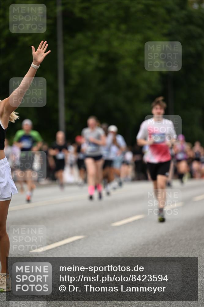 29.06.2025 - hella hamburg halbmarathon Dr. Thomas Lammeyer http://msf.ph/oto/8423594 29.06.2025 10:48:58 Kennedybrücke 1095, 2073, 2186, 2692, 3506, 3596, 4215, 4968, 5355, 5730, 5731, 6036, 6895, 6922, 7489, 7610, 7818, 8763, 8870, 9331, 9333, 10303, 10304, 10707 meine-sportfotos.de