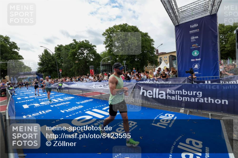 29.06.2025 - hella hamburg halbmarathon Zöllner http://msf.ph/oto/8423595 29.06.2025 10:33:14 Ziel 1910, 6473, 14167, 14276, 17175, 17802 meine-sportfotos.de
