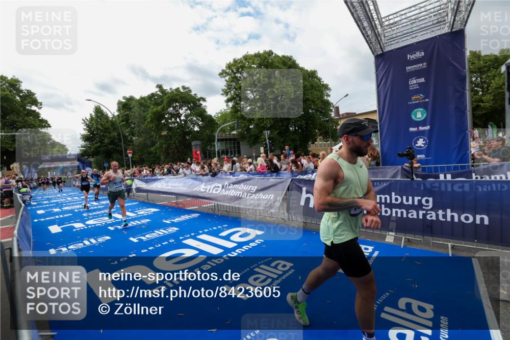 29.06.2025 - hella hamburg halbmarathon Zöllner http://msf.ph/oto/8423605 29.06.2025 10:33:15 Ziel 1910, 6473, 9047, 14167, 14276, 17175, 18455 meine-sportfotos.de