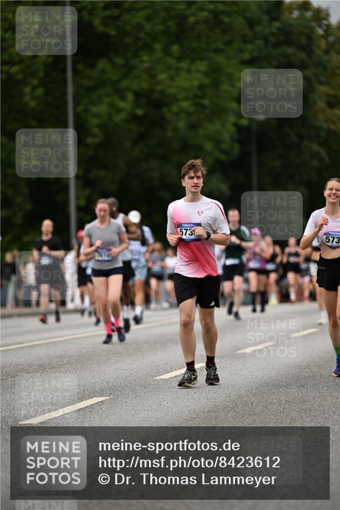 29.06.2025 - hella hamburg halbmarathon Dr. Thomas Lammeyer http://msf.ph/oto/8423612 29.06.2025 10:48:59 Kennedybrücke 1713, 2186, 2692, 3506, 3596, 4215, 4968, 5355, 5730, 5731, 6036, 6895, 6922, 7489, 7610, 7818, 8763, 8870, 9331, 9333, 10303, 10304, 10707 meine-sportfotos.de