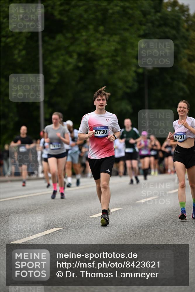 29.06.2025 - hella hamburg halbmarathon Dr. Thomas Lammeyer http://msf.ph/oto/8423621 29.06.2025 10:49:00 Kennedybrücke 1713, 2186, 2692, 3506, 3596, 4215, 5730, 5731, 6036, 6895, 6922, 7489, 7541, 7610, 7818, 8763, 9331, 9333, 10223, 10303, 10304, 10707 meine-sportfotos.de