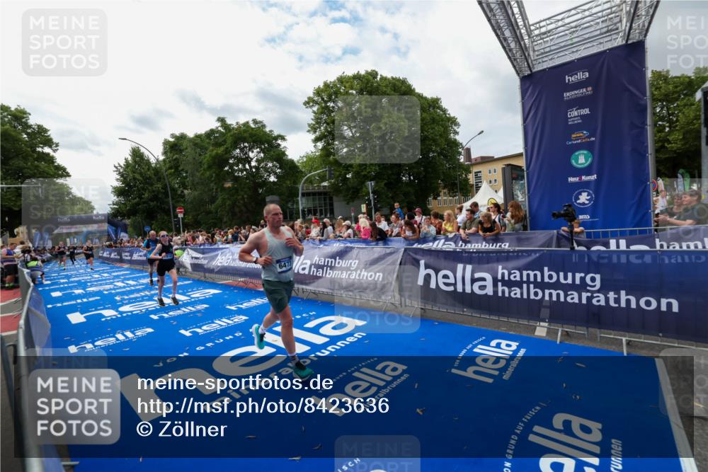29.06.2025 - hella hamburg halbmarathon Zöllner http://msf.ph/oto/8423636 29.06.2025 10:33:16 Ziel 1910, 6473, 7723, 9047, 14167, 17175, 18455 meine-sportfotos.de