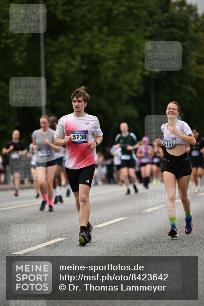 29.06.2025 - hella hamburg halbmarathon Dr. Thomas Lammeyer http://msf.ph/oto/8423642 29.06.2025 10:49:00 Kennedybrücke 1713, 2186, 2692, 3506, 3596, 4215, 5730, 5731, 6036, 6895, 6922, 7489, 7541, 7610, 7818, 8763, 9331, 9333, 10223, 10303, 10304, 10707 meine-sportfotos.de