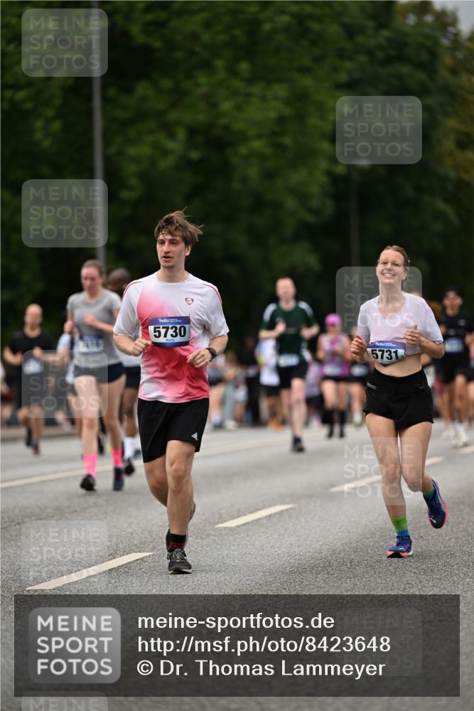 29.06.2025 - hella hamburg halbmarathon Dr. Thomas Lammeyer http://msf.ph/oto/8423648 29.06.2025 10:49:00 Kennedybrücke 1713, 2186, 2692, 3506, 3596, 4215, 5730, 5731, 6036, 6895, 6922, 7489, 7541, 7610, 7818, 8763, 9331, 9333, 10223, 10303, 10304, 10707 meine-sportfotos.de